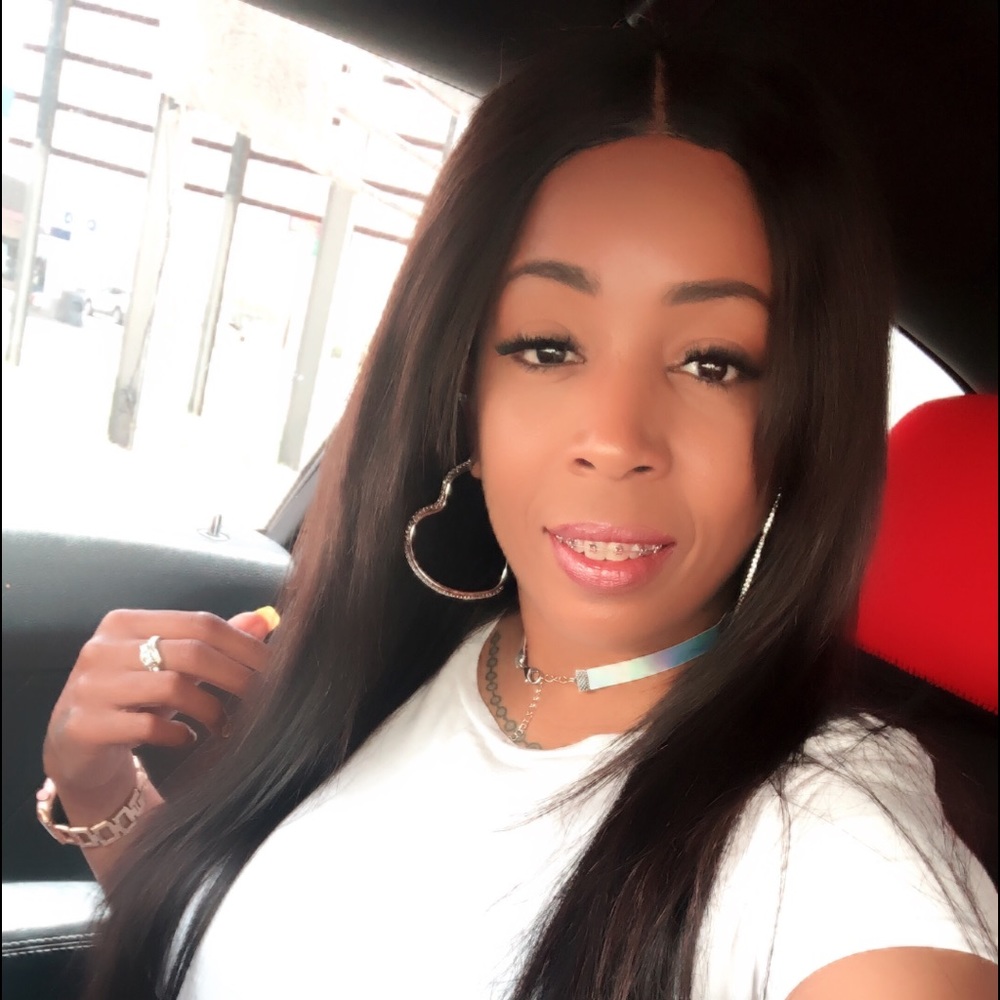 Meet your Posher, April